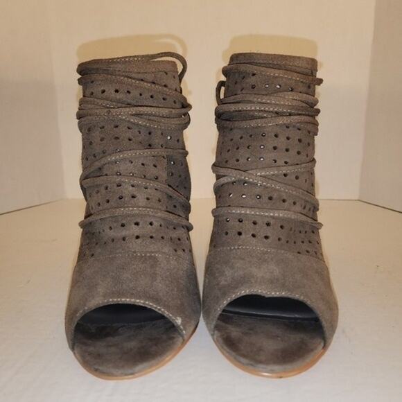 VERY VOLATILE VV Kalio Grey Gray Wrap Around Suede Peep Toe Shoetie Womens 9 - Picture 2 of 11